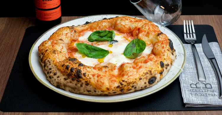 Regina Farina Pizzeria | Alfonsino Delivery