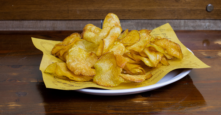 Patate chips fresche con lime e pepe